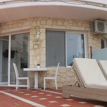 Amelia Apartment